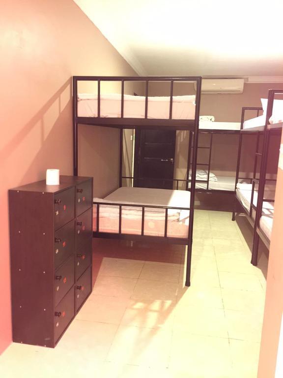 The Happy House Hostel Phnom Penh Bagian luar foto