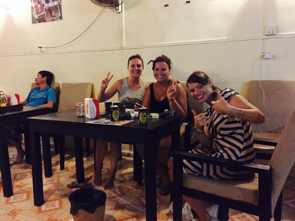 The Happy House Hostel Phnom Penh Bagian luar foto