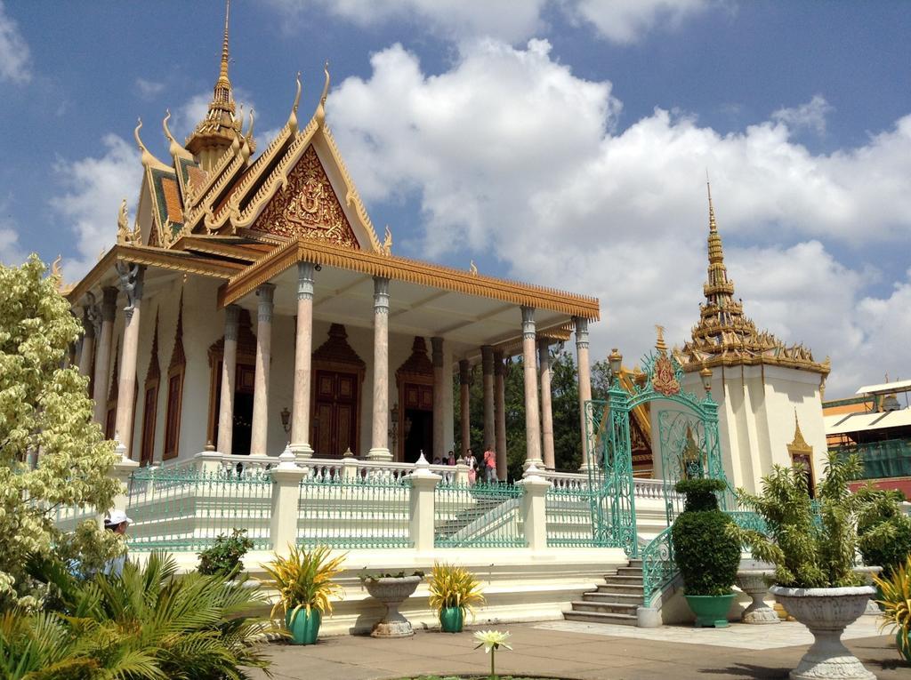 The Happy House Hostel Phnom Penh Bagian luar foto