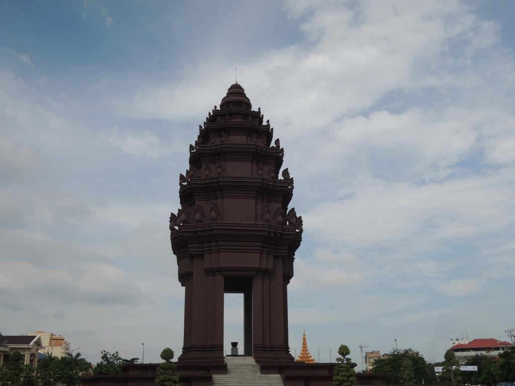 The Happy House Hostel Phnom Penh Bagian luar foto