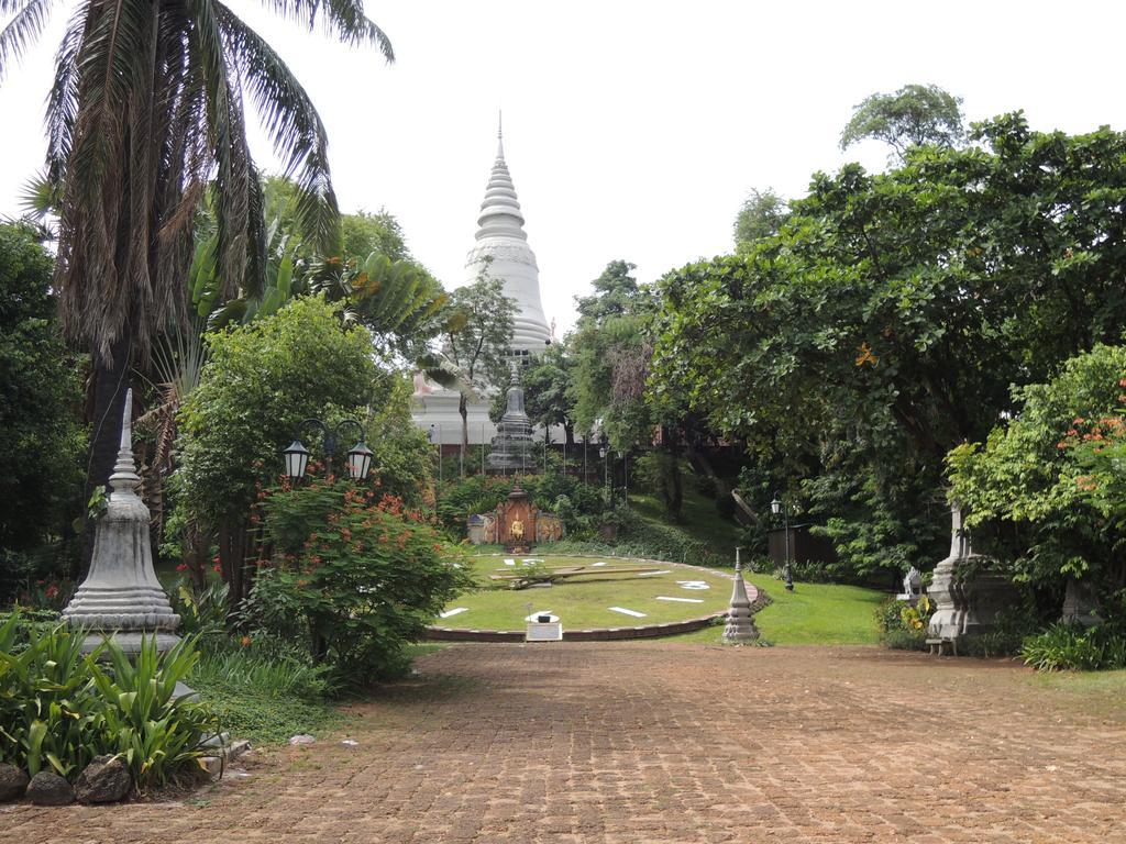 The Happy House Hostel Phnom Penh Bagian luar foto