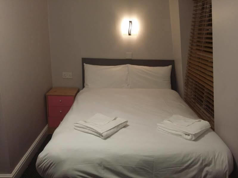 The Happy House Hostel Phnom Penh Bagian luar foto