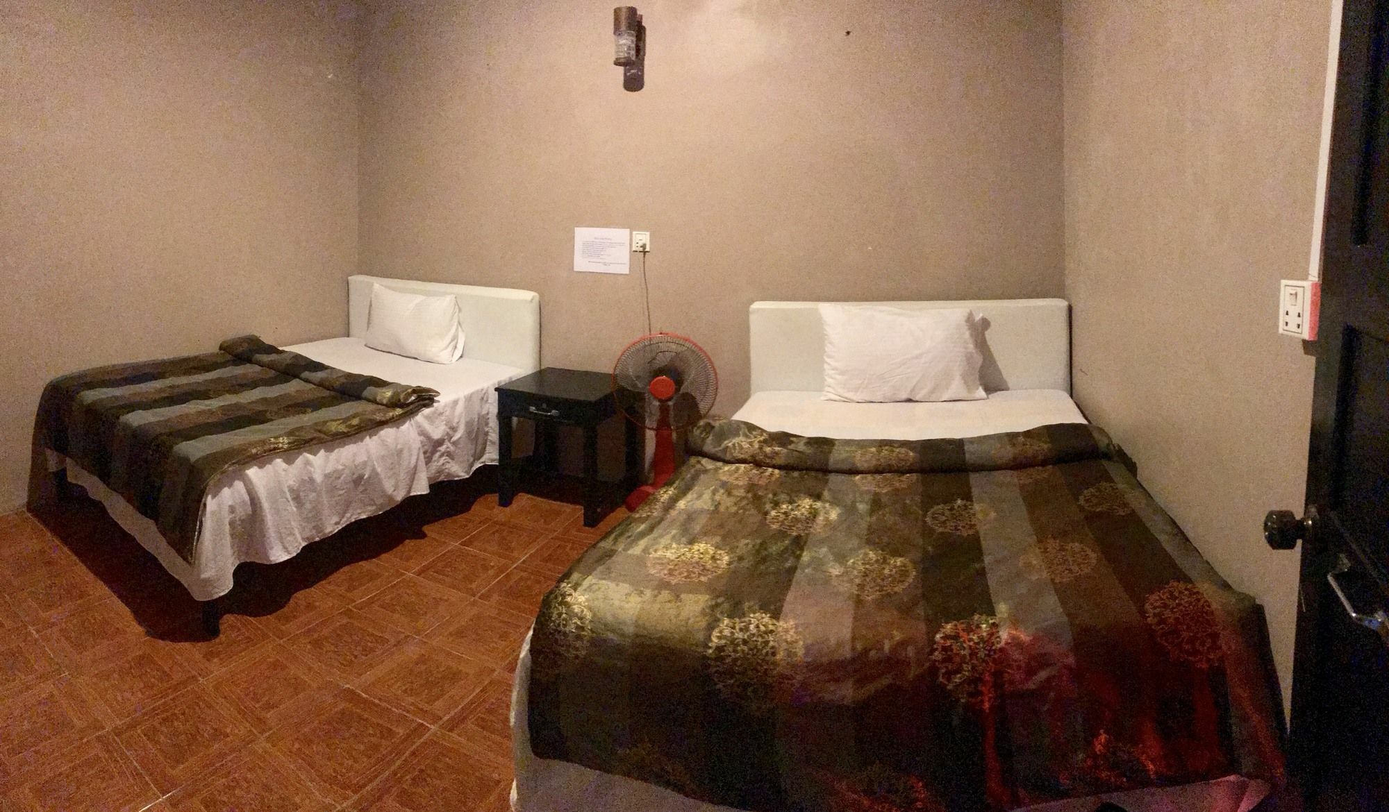 The Happy House Hostel Phnom Penh Bagian luar foto