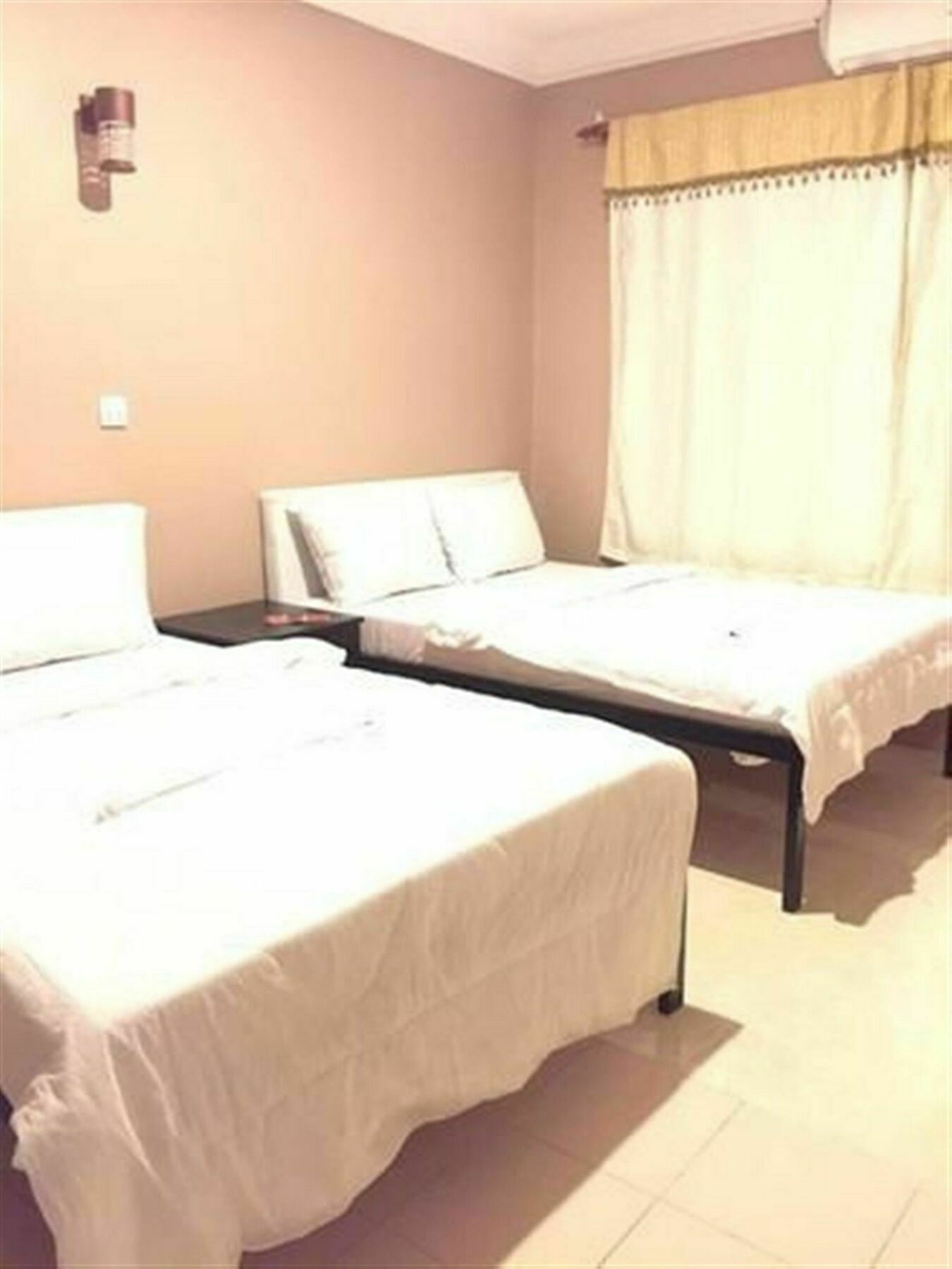 The Happy House Hostel Phnom Penh Bagian luar foto