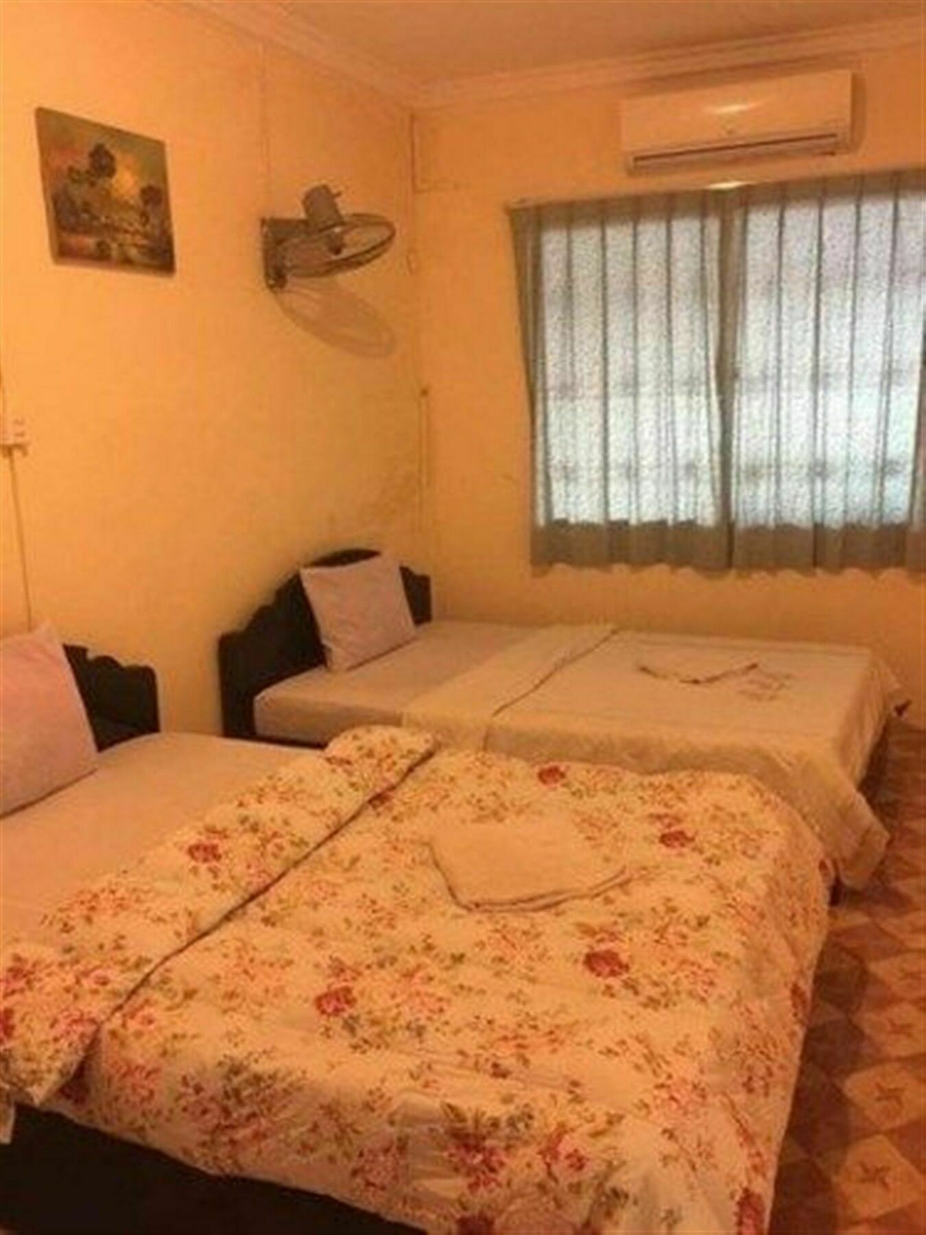 The Happy House Hostel Phnom Penh Bagian luar foto